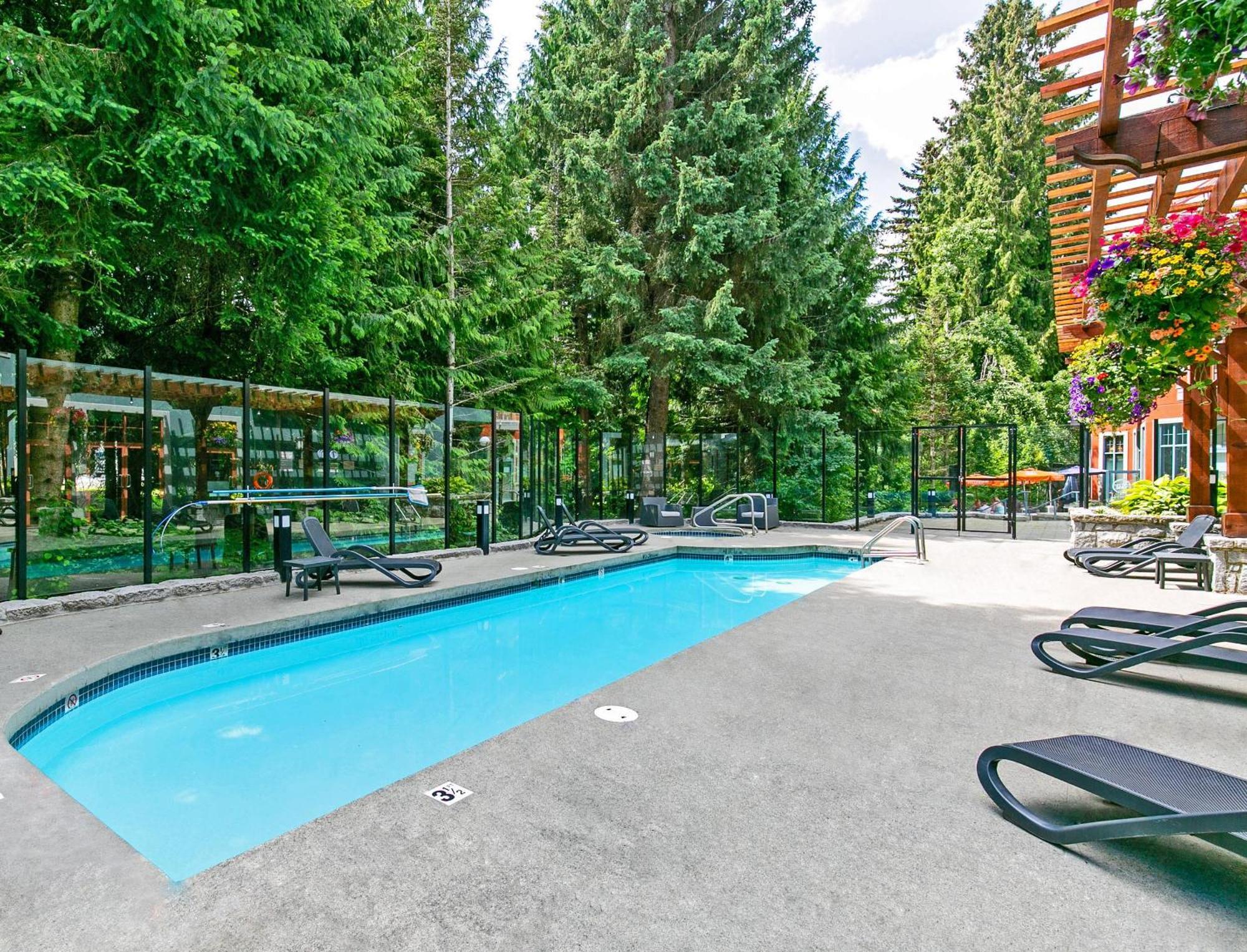 Alpenglow Lodge Sunny Studio With Sitting Area By Mva Whistler Exterior foto