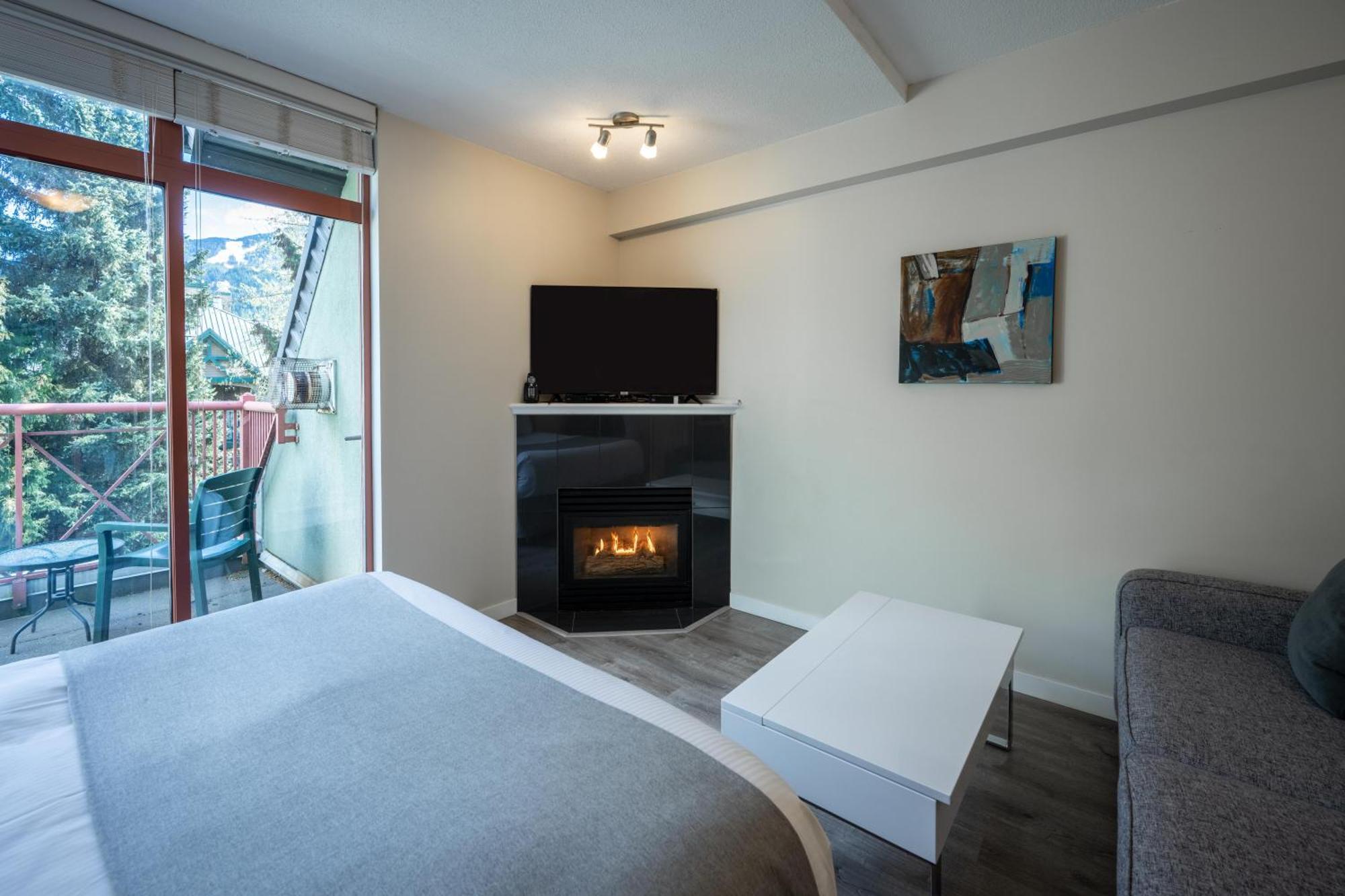 Alpenglow Lodge Sunny Studio With Sitting Area By Mva Whistler Exterior foto